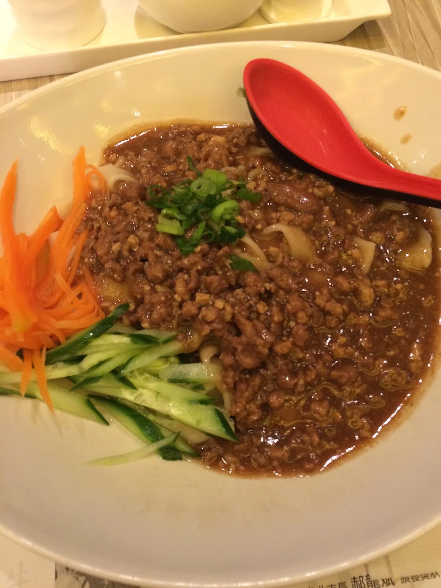 Noodle Topped with Ground Pork Sauce 炸醬麵